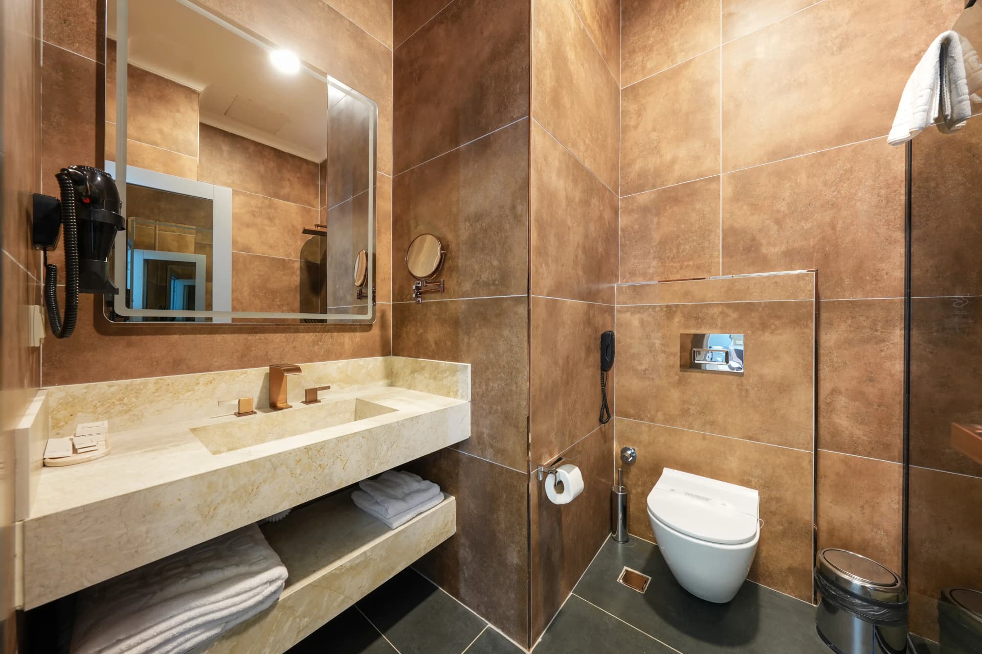 Deluxe oda özel banyo alanı