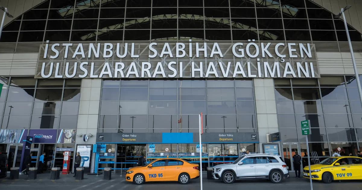 İstanbul Sabiha Gökçen Uluslararası Havalimanı terminal girişi